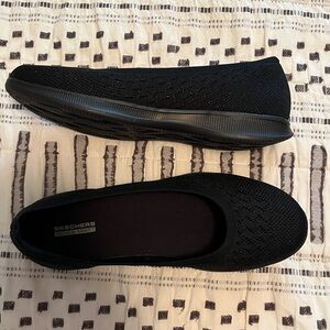 Skecher’s Size 9 Women’s  Black Flats Shoes 💥do not bundle with other items